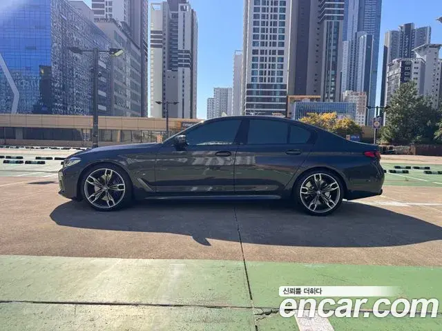 BMW 5 Series 2022 — Photo 19/20