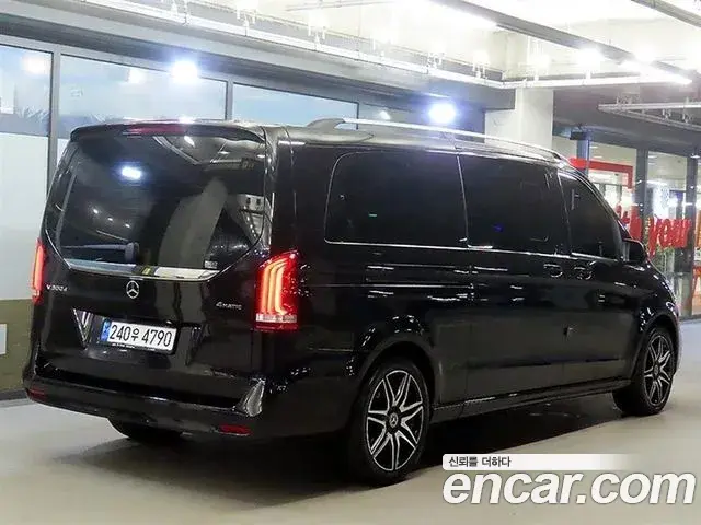 Mercedes-Benz V-Class 2021 — Photo 2/20