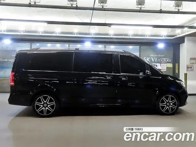 Mercedes-Benz V-Class 2021 — Photo 5/20