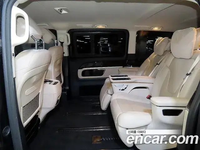 Mercedes-Benz V-Class 2021 — Photo 10/20
