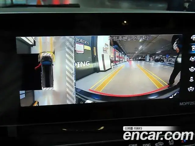 Mercedes-Benz V-Class 2021 — Photo 13/20