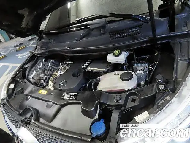 Mercedes-Benz V-Class 2021 — Photo 16/20