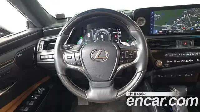 Lexus ES300h 2023 — Фото 13/20