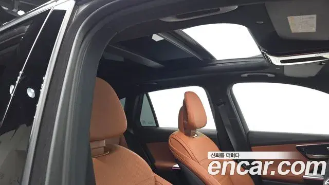 Mercedes-Benz GLC-Class 2025 — Photo 17/20