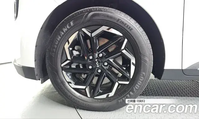 Kia Carnival 2024 — Photo 5/20