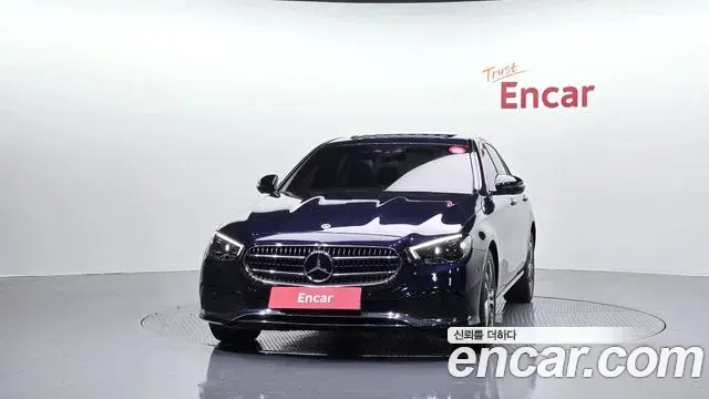 Mercedes-Benz E-Class 2021 — Photo 3/20