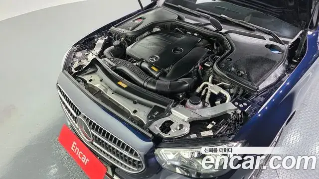 Mercedes-Benz E-Class 2021 — Photo 6/20