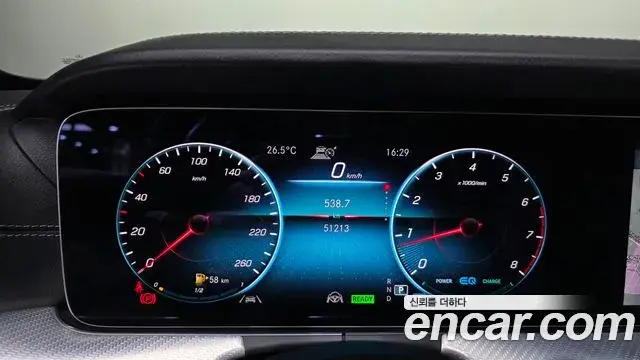 Mercedes-Benz E-Class 2021 — Photo 8/20