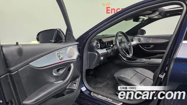 Mercedes-Benz E-Class 2021 — Photo 10/20