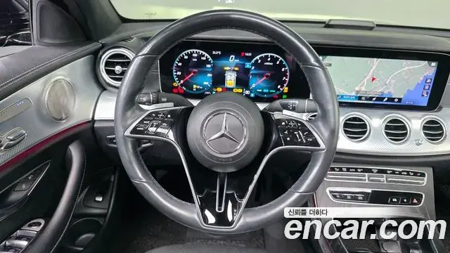 Mercedes-Benz E-Class 2021 — Photo 13/20