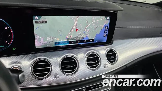 Mercedes-Benz E-Class 2021 — Photo 15/20