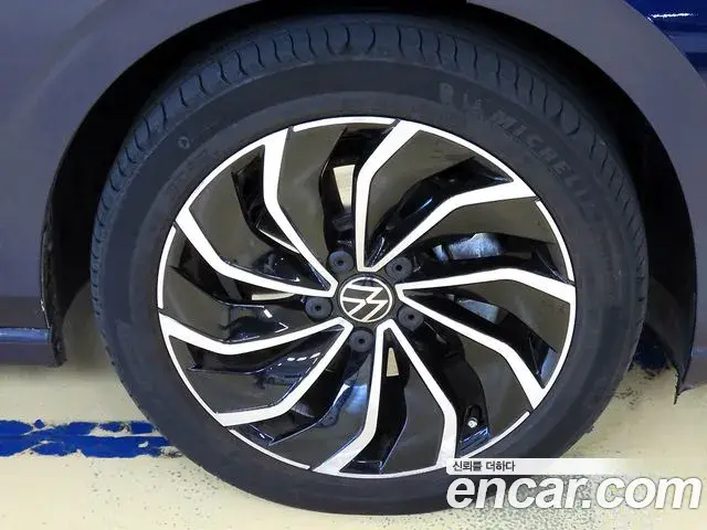Volkswagen Golf 2022 — Şəkil 15/19