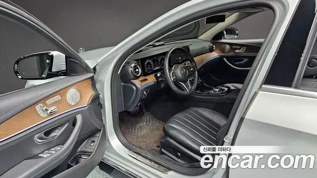 Mercedes-Benz E-Class 2019 — Фото 11/20
