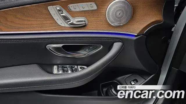Mercedes-Benz E-Class 2019 — Фото 13/20