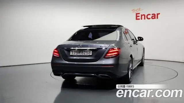 Mercedes-Benz E-Class 2019 — Photo 18/20