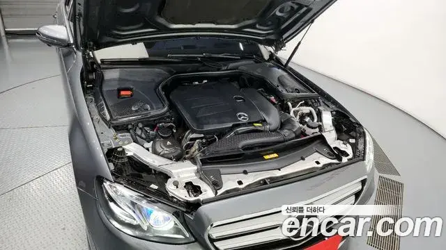 Mercedes-Benz E-Class 2019 — Photo 10/20