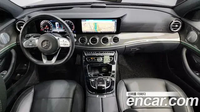 Mercedes-Benz E-Class 2019 — Photo 17/20