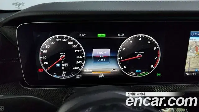 Mercedes-Benz E-Class 2019 — Photo 19/20