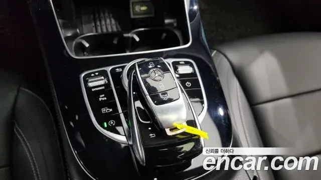Mercedes-Benz E-Class 2019 — Photo 9/20
