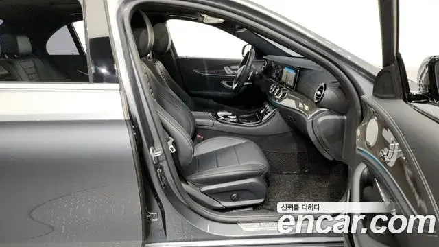Mercedes-Benz E-Class 2019 — Photo 20/20