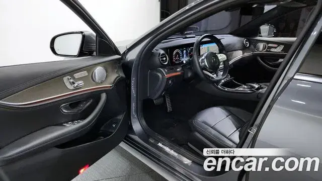 Mercedes-Benz E-Class 2019 — Photo 16/20