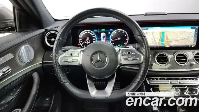 Mercedes-Benz E-Class 2019 — Photo 14/20