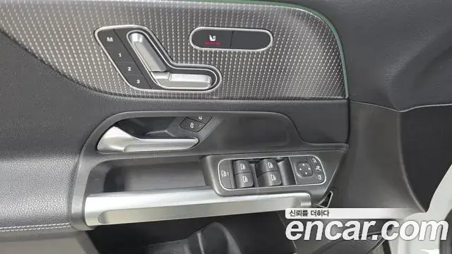 Mercedes-Benz GLB-Class 2020 — ფოტო 16/20