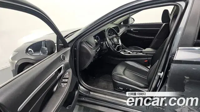 Hyundai Sonata Hybrid 2021 — Photo 12/20