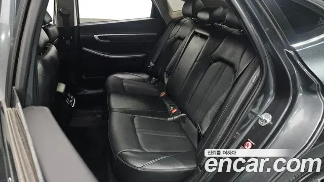 Hyundai Sonata Hybrid 2021 — Photo 16/20