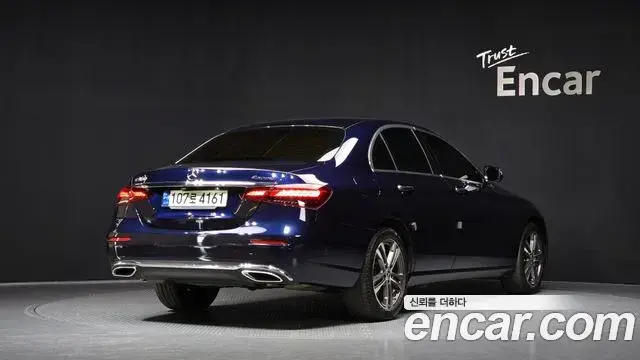 Mercedes-Benz E-Class 2021 — Photo 15/20