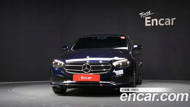 Mercedes-Benz E-Class 2021 — Photo 9/20