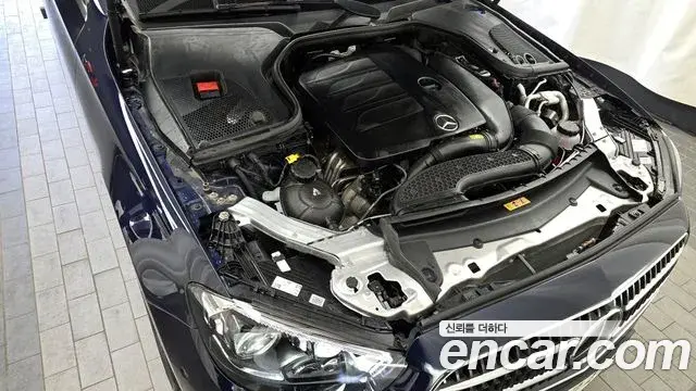 Mercedes-Benz E-Class 2021 — Photo 6/20