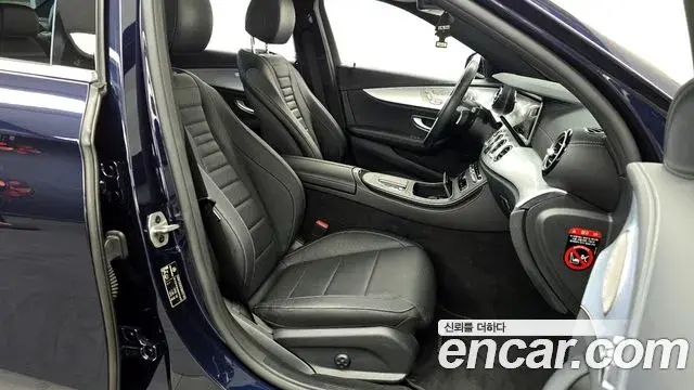 Mercedes-Benz E-Class 2021 — Photo 7/20