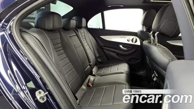 Mercedes-Benz E-Class 2021 — Photo 4/20