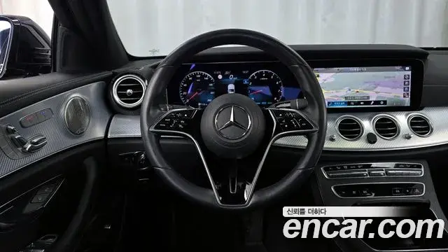 Mercedes-Benz E-Class 2021 — Photo 1/20