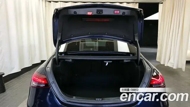 Mercedes-Benz E-Class 2021 — Photo 5/20