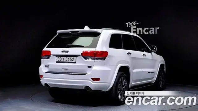 Jeep Grand Cherokee 2018 — ფოტო 4/20