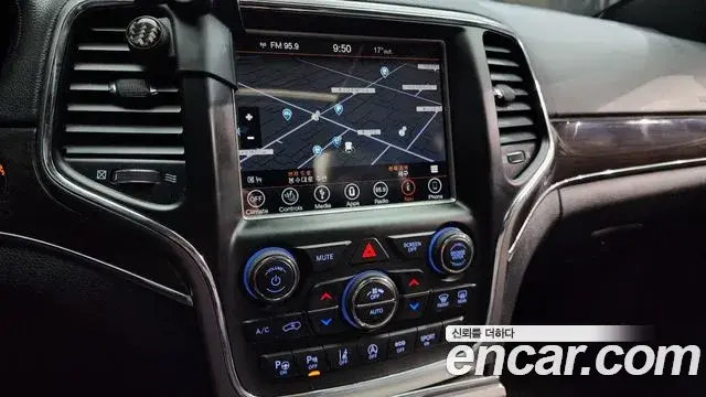 Jeep Grand Cherokee 2018 — ფოტო 1/20
