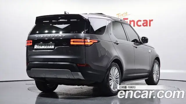 Land Rover Discovery 5 2019 — ფოტო 9/20