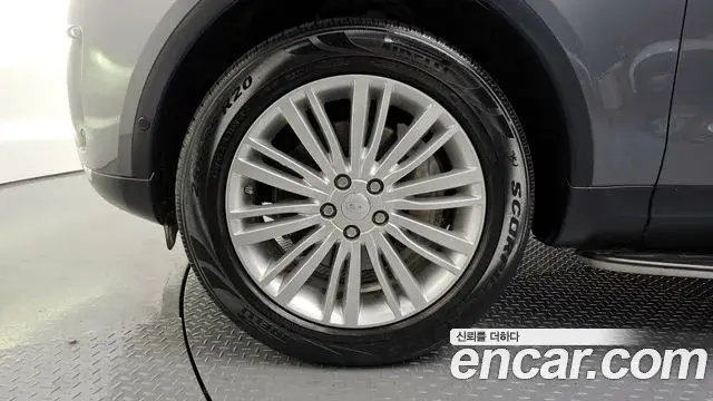 Land Rover Discovery 5 2019 — ფოტო 15/20