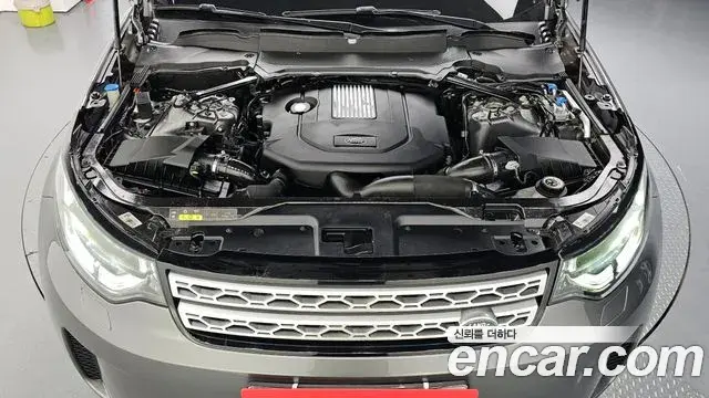 Land Rover Discovery 5 2019 — ფოტო 18/20