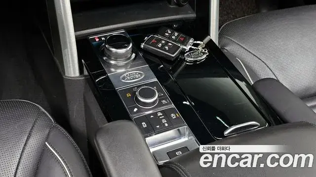Land Rover Discovery 5 2019 — ფოტო 8/20