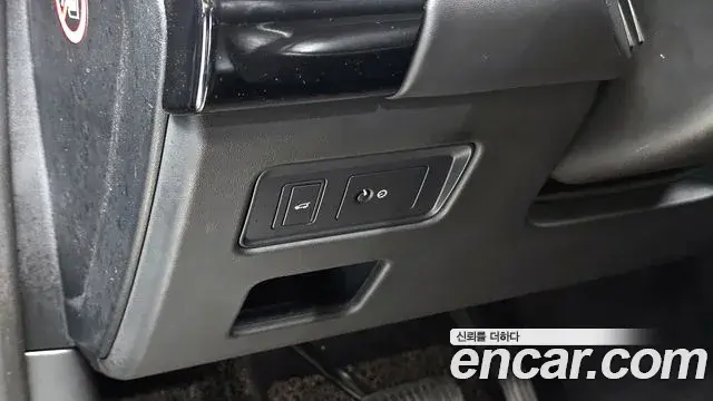 Land Rover Discovery 5 2019 — ფოტო 19/20