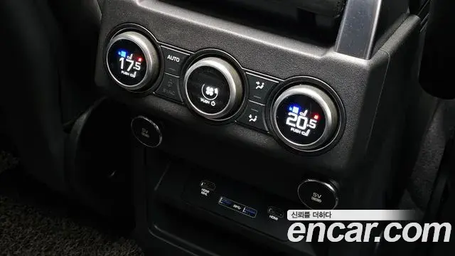 Land Rover Discovery 5 2019 — ფოტო 17/20