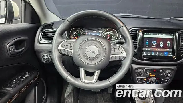 Jeep Compass 2019 — Фото 13/20