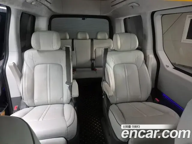 Hyundai Staria 2023 — ფოტო 18/19