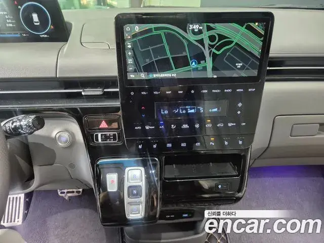 Hyundai Staria 2023 — ფოტო 16/19