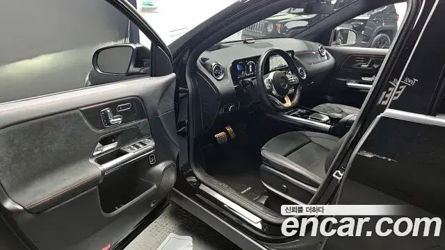 Mercedes-Benz GLA-Class 2021 — ფოტო 8/20