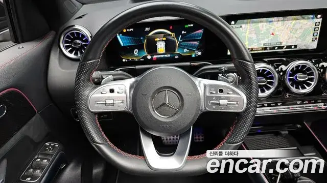 Mercedes-Benz GLA-Class 2021 — ფოტო 18/20