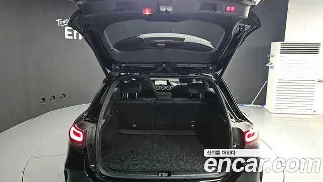 Mercedes-Benz GLA-Class 2021 — ფოტო 11/20
